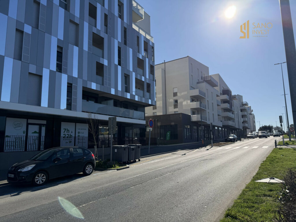 CELLULE DE 73 M2 A LOUER – AXE PASSANT