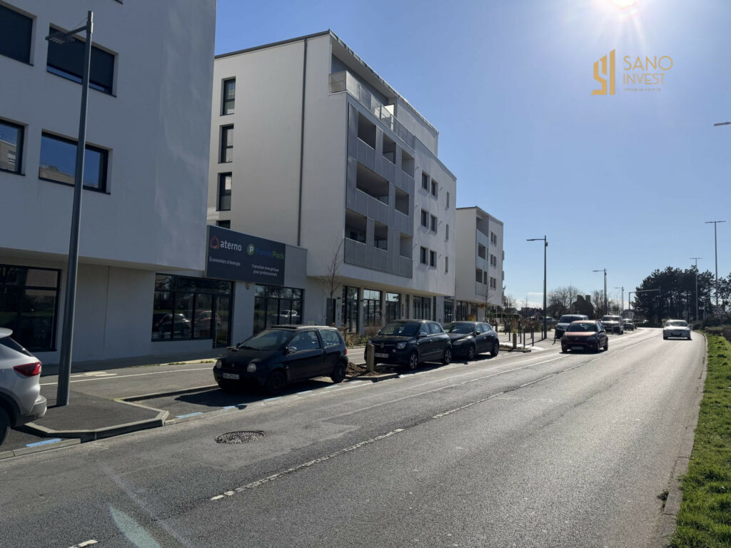 CELLULE DE 50 M2 A LOUER – AXE PASSANT