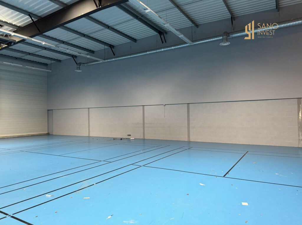 À LOUER – LOCAL COMMERCIAL 844 M2 –  EMPLACEMENT STRATÉGIQUE – LOUVIGNY