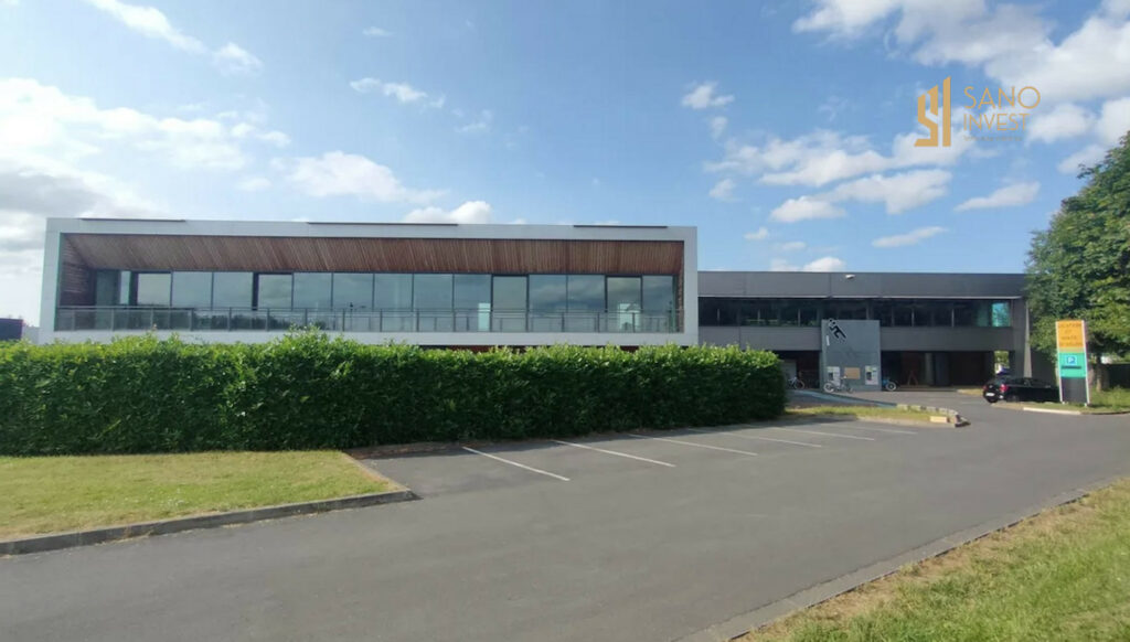 À LOUER – LOCAL COMMERCIAL 844 M2 –  EMPLACEMENT STRATÉGIQUE – LOUVIGNY