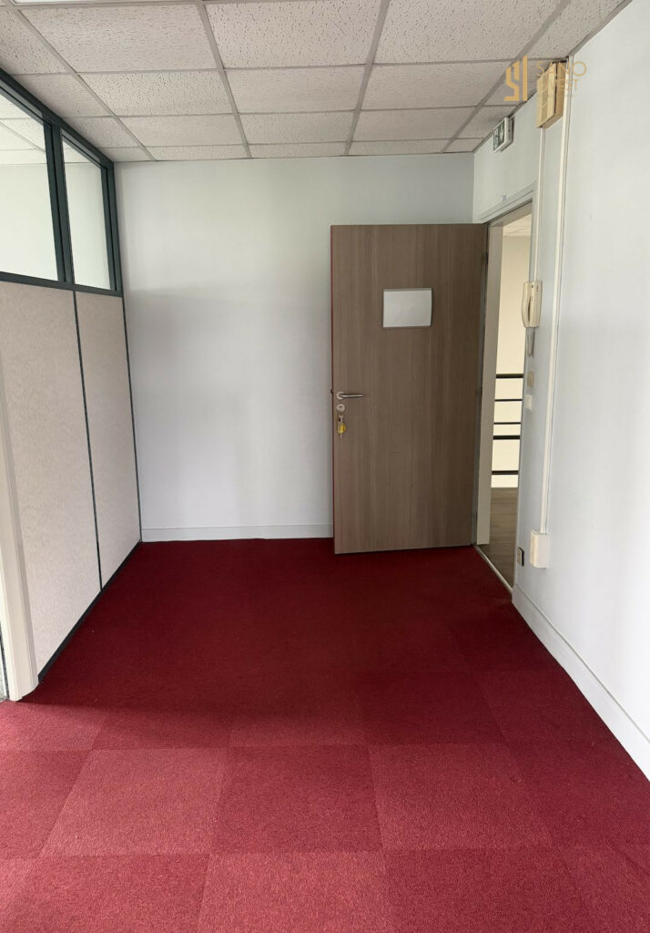 ÉPRON TECHNOPARK – BUREAUX DE 104 M² À LOUER AU RDC