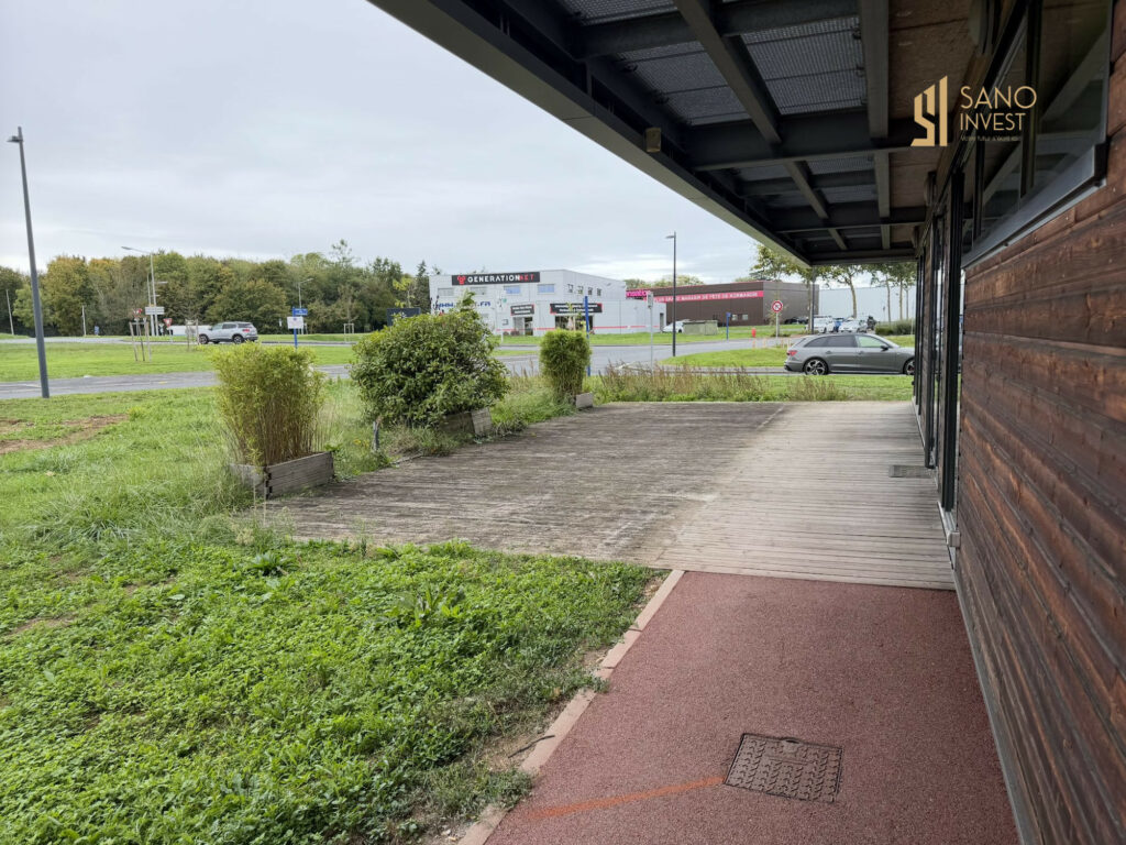 À LOUER – LOCAL COMMERCIAL 343 M2 –  EMPLACEMENT STRATÉGIQUE – LOUVIGNY